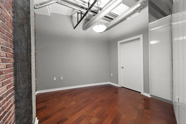 Building Photo - 415 St Pauls Blvd