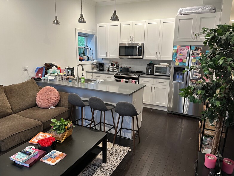 Kitchen - 161 W Schiller St