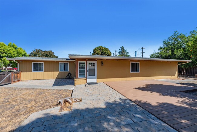 Building Photo - Wow! What a Great Home!