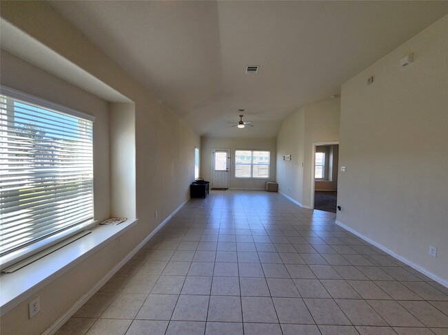 Building Photo - 12708 S Shore Dr