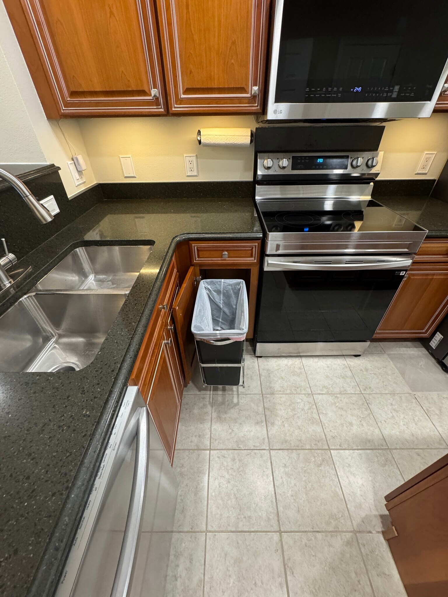 Building Photo - 8741 Spruce Hills Ct