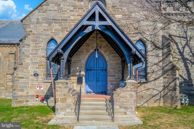 Building Photo - 430 York Rd