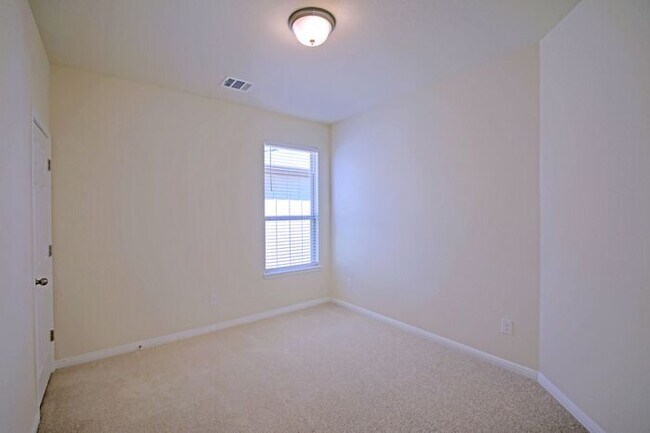 Building Photo - Charming 4 beds 3.5 baths in Leander