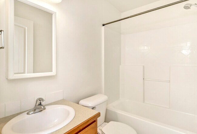 Building Photo - 4552 W Kendall St