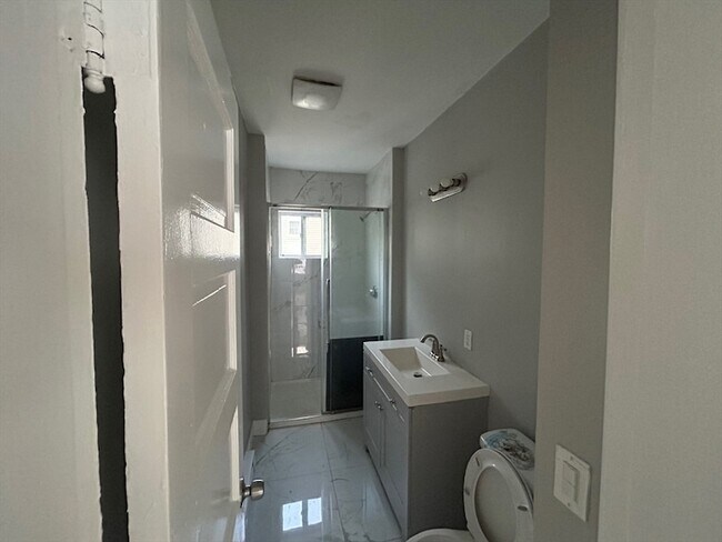 Building Photo - 21 Henchman St