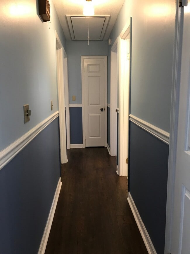 Building Photo - Amazing 4 Bedroom, 3 Bath Home With 2 Kitc...