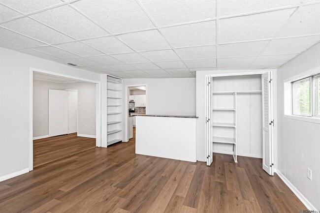 Building Photo - 8131 Sholar Dr