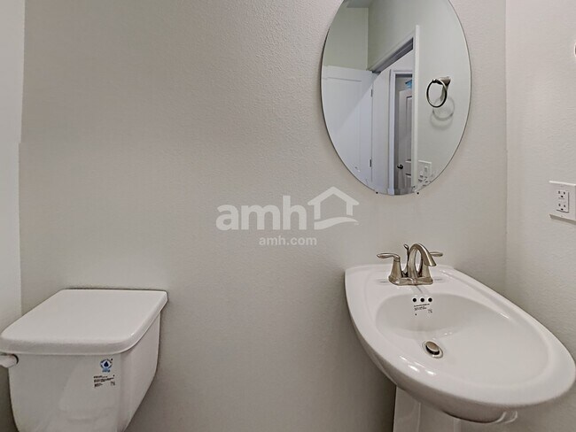 Building Photo - 945 Heavenly Drive