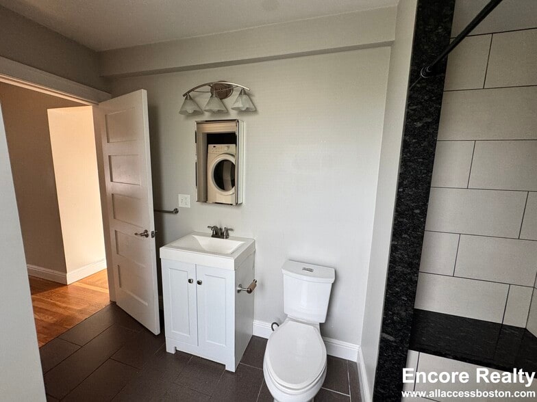 Building Photo - 13 Pleasant St