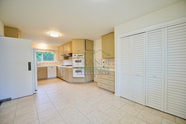 Building Photo - 893 Tiburon Blvd