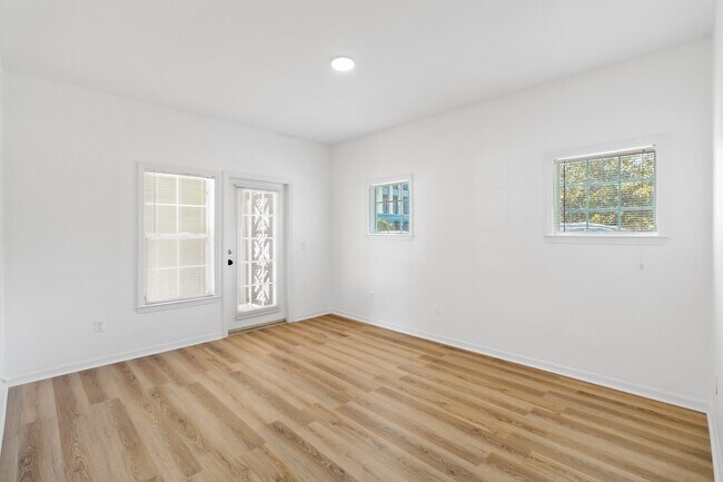 Building Photo - 3599 Conroy Rd