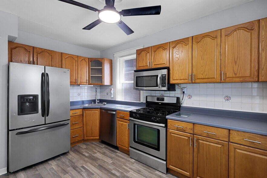 Building Photo - 4952 Tholozan Ave