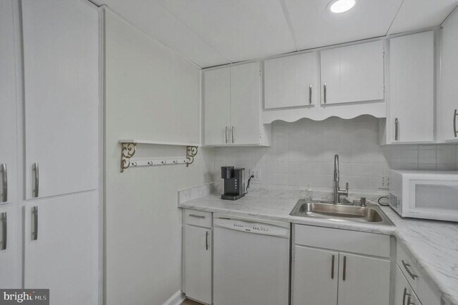 Building Photo - 2961 S Columbus St