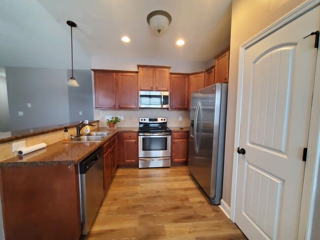 Building Photo - 2244 Lakedale Dr