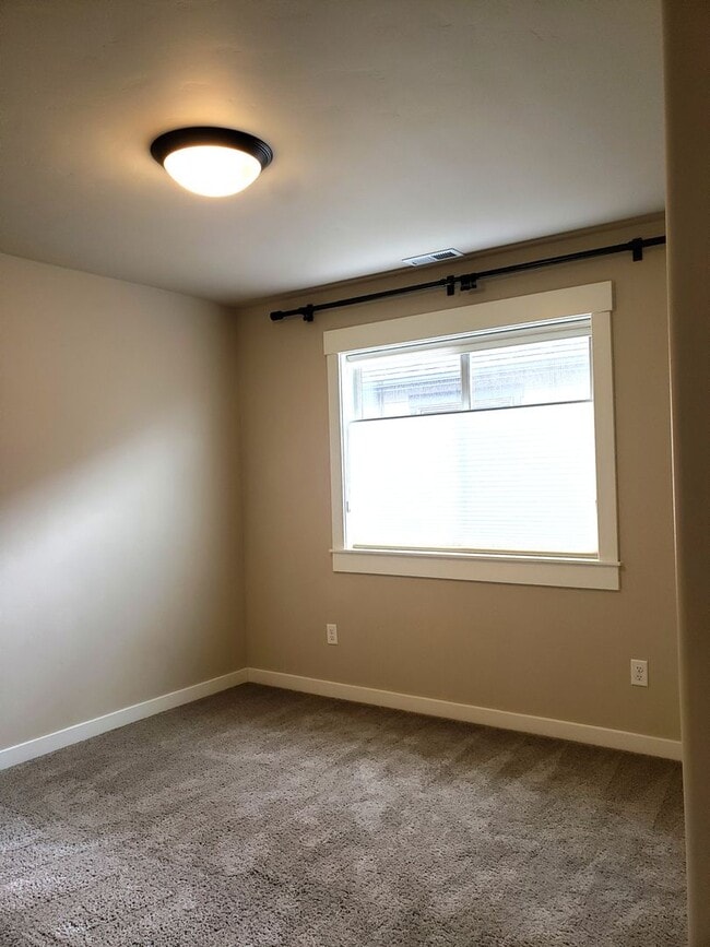 Building Photo - 20863 Gateway Dr