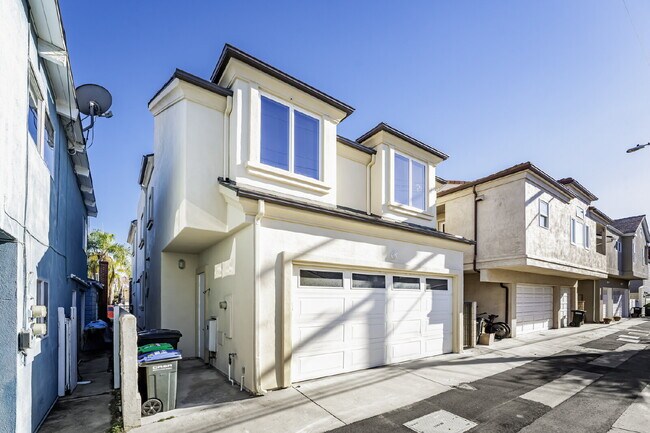 Building Photo - 119 Opal Ave