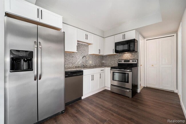 Building Photo - 8691 Kennedy Cir N