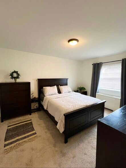 Building Photo - 4417 Romlon St