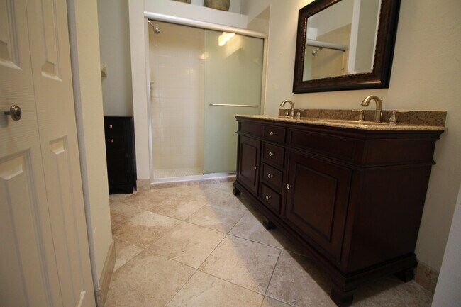 Building Photo - 404 Sabal Palm Ln