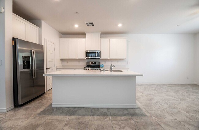 Building Photo - Modern Gated Townhome with Spacious Open Layout & Designer Kitchen!