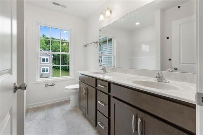 Building Photo - 4 BED 2.5 BATH LOCATED IN CHRISTIANSBURG LOCATED NOW
