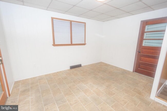 Building Photo - 203 Girard Rd N