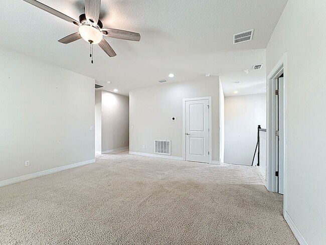 Building Photo - Executive Home with 5 bedrooms / four 1/2 ...