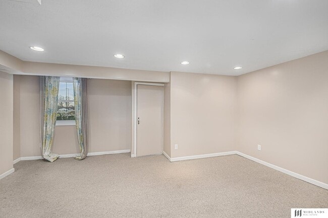 Building Photo - 5820 Walnut St