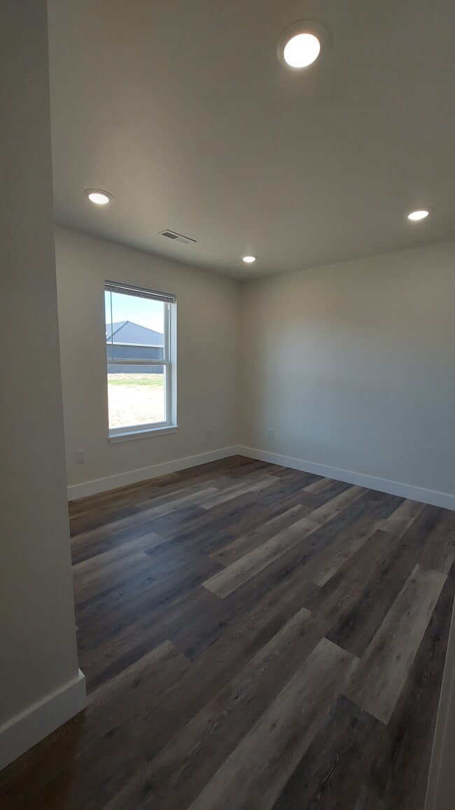 Building Photo - 1721 Talon St