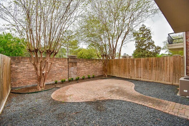 Building Photo - 8004 Stoneyway Dr