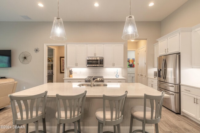 Building Photo - 205 Cyan Ave