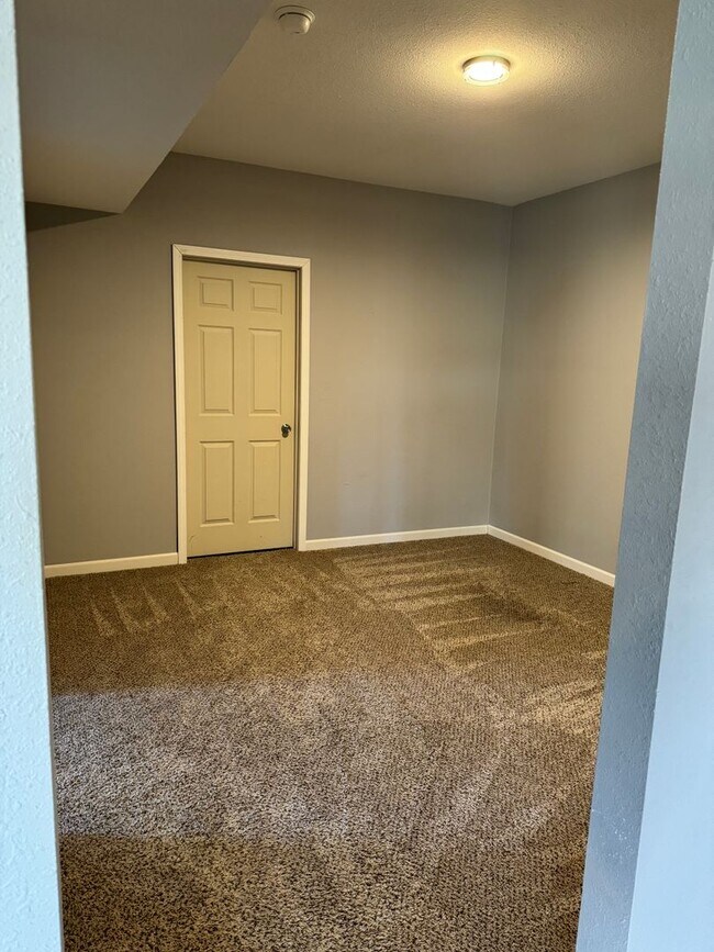 Building Photo - 403 Camel Ct
