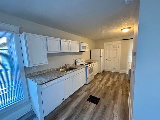 Building Photo - Cheviot:  Cute quiet 1 bed bungalow.  1 ca...