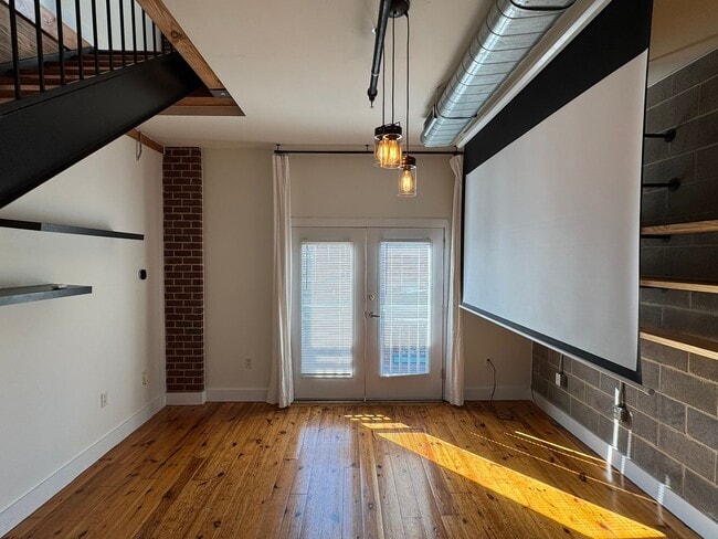 Building Photo - 3205 N Davidson St