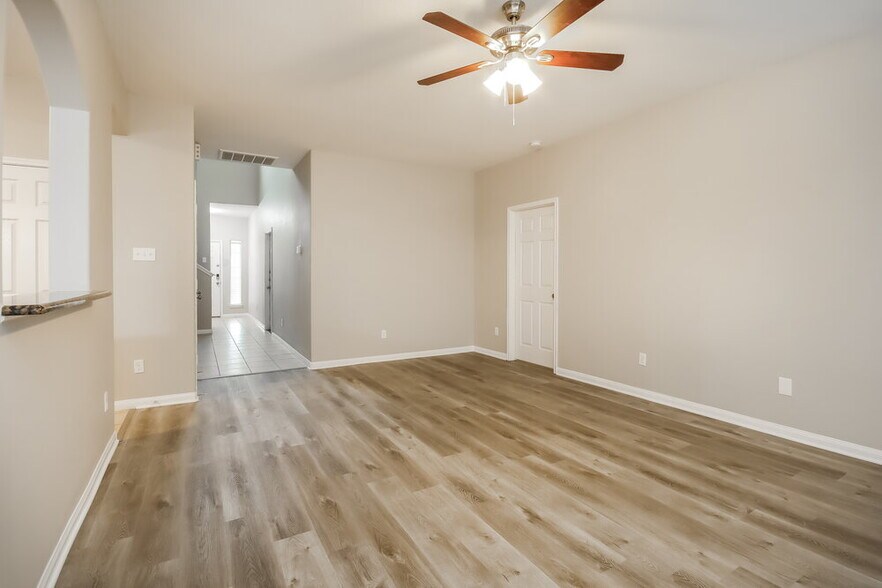 Building Photo - 10296 Stone Gate Dr