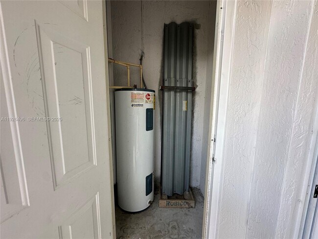 Building Photo - 2308 SE 23rd Terrace