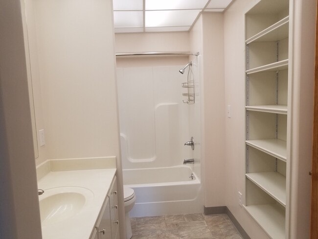 Building Photo - Beautiful Country Cabin