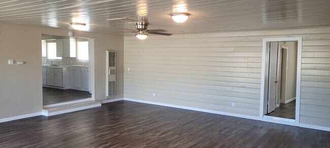 Building Photo - Beautiful home. Apply today!