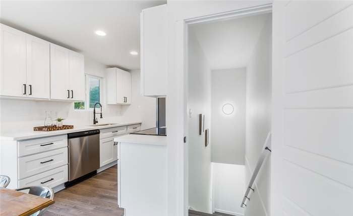 Building Photo - 2323 Oak Dr