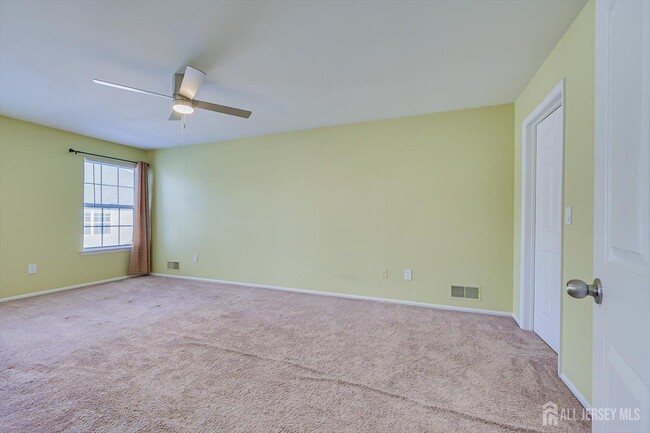 Building Photo - 160 Vasser Dr