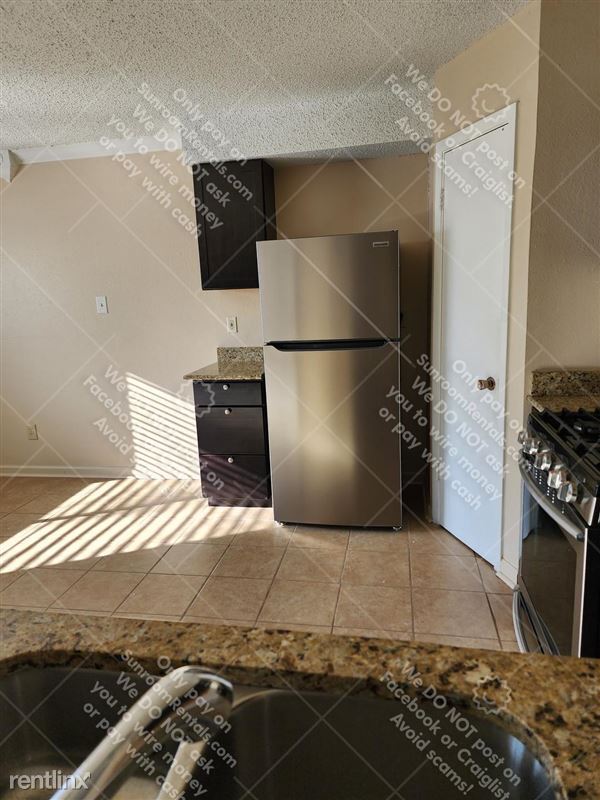 Building Photo - 2204 Silver Spur Dr