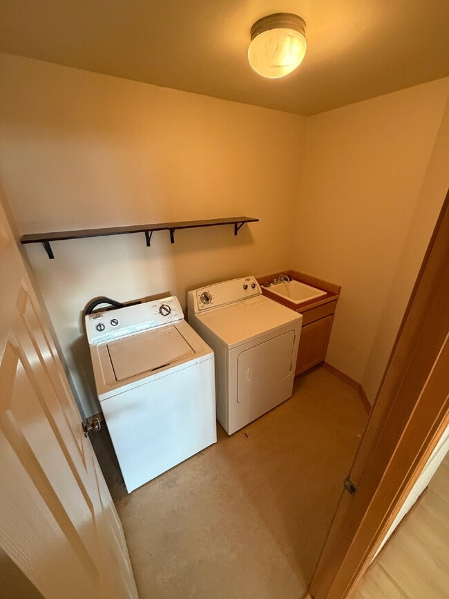 Building Photo - 1460 Juniper St