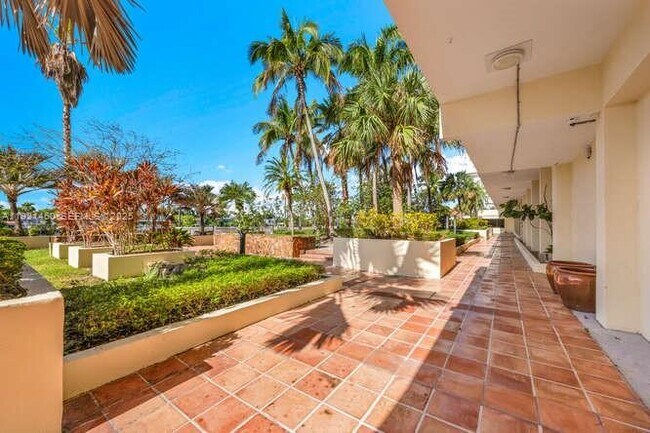 Building Photo - 5600 Collins Ave