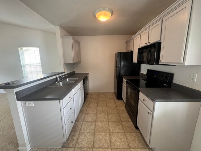 Building Photo - 3308 E St Charles Rd