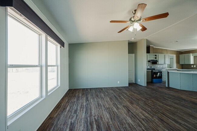 Building Photo - 2423 N Redondo Ave