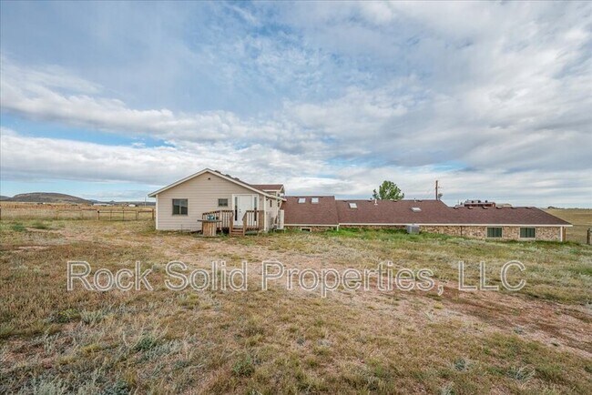 Building Photo - 753 Latigo Loop