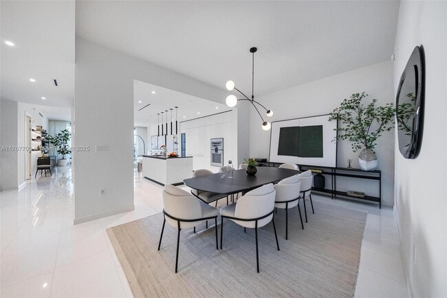 Building Photo - 300 Biscayne Blvd Way