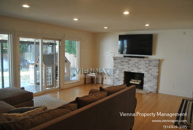 Building Photo - 2913 Kerria Way