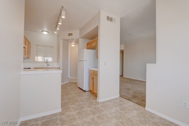 Building Photo - 1050 E Cactus Ave