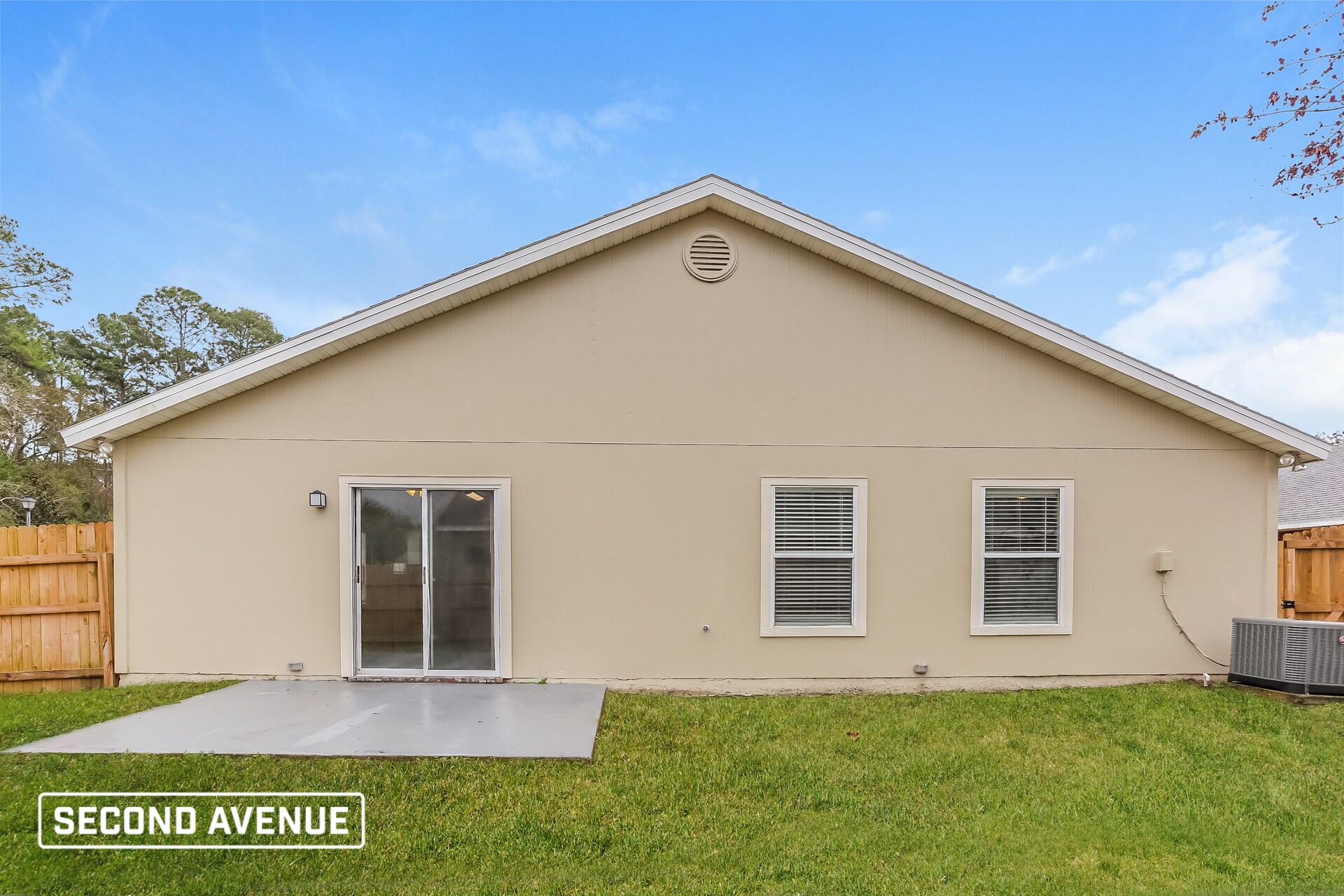 Building Photo - 10659 Sandy Oaks Dr